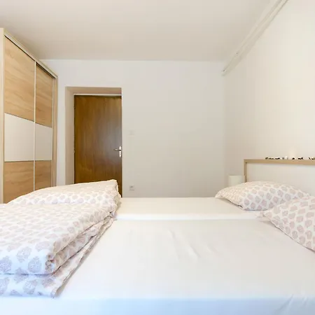 Nyaraló Mazor By Interhome Bribir